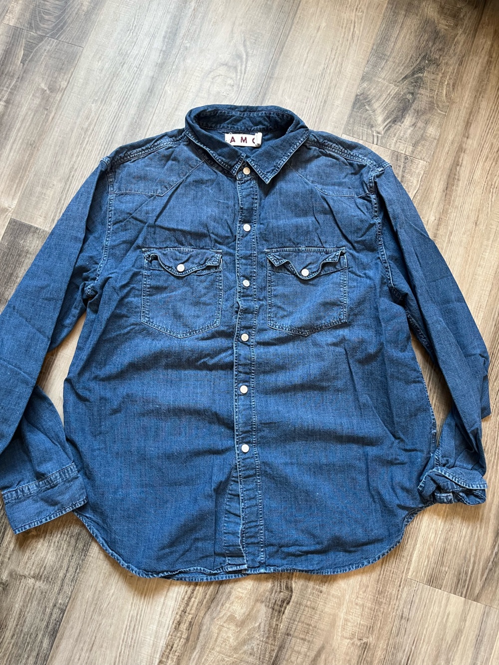 Amo top size medium never worn!